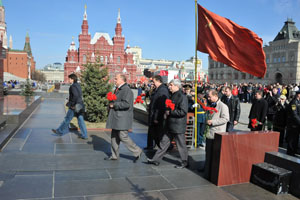 По Красной площади - к Ленину!