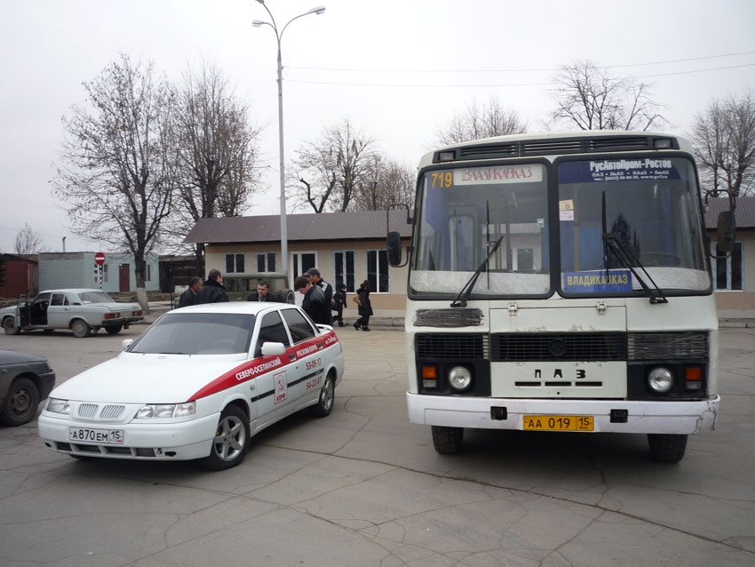 Автобусы северная осетия. Автобусы Северной Осетии. Маршрутки Северной Осетии. Автобусы в Южной Осетии. Южная Осетия транспорт.