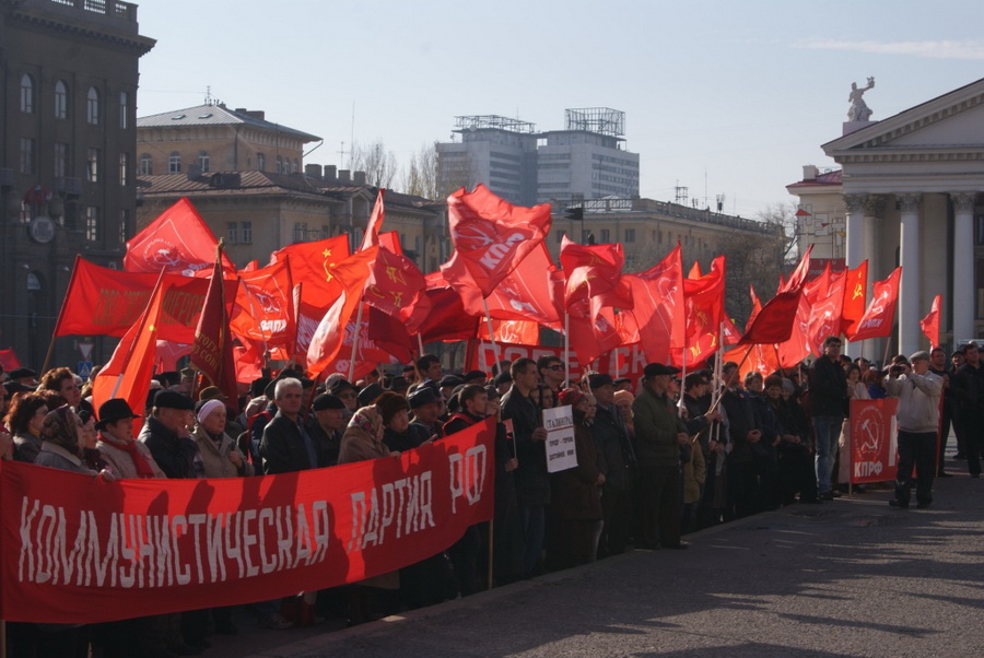 Под красным знаменем