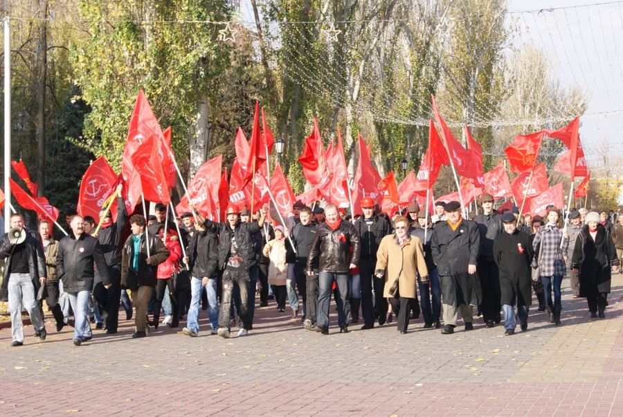 Под красным знаменем