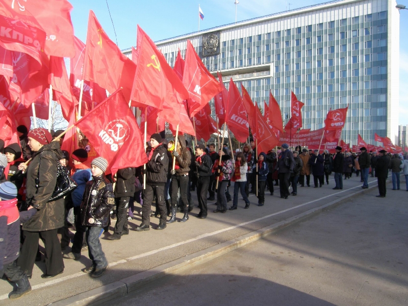 4 ноября в перми. Демонстрация 7 ноября в Перми. Транспарант на 7 ноября. Митинг 7 ноября 1987. КПРФ Пермь фото.