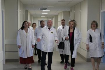 Депутаты Госдумы Нина Останина и Георгий Камнев ознакомились с работой онкологического диспансера в Пензе