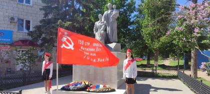 Волгоградская область. Коммунисты и комсомольцы проводят массовую акцию «Вахта памяти»