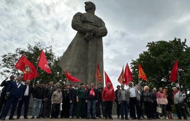 В Краснодарском крае активисты КПРФ и сторонники партии отметили красный Первомай
