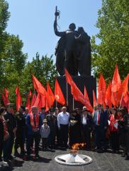 Дагестан. Возложение цветов на День Победы в Махачкале: дань уважения героям и сохранение памяти о войне