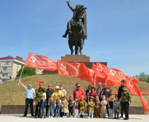 Коммунисты Калмыкии провели автопробег, посвященный 79-й годовщине Великой Победы