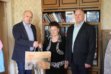 Лидер Сталинградских коммунистов Тамара Головачева оказала помощь ветерану труда