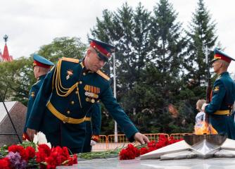 Коммунисты Приамурья возложили цветы и венки к Вечному огню в Благовещенске