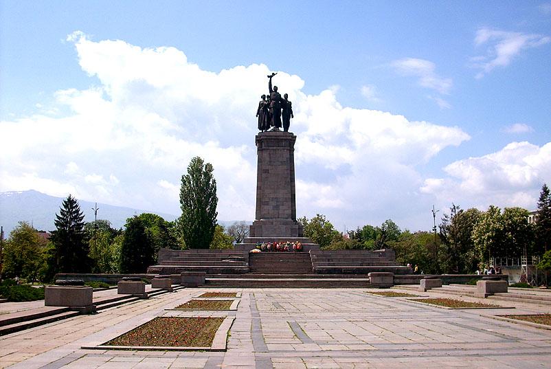 Памятник в софии. Памятник Советской армии в Софии. Памятник Советской армии в Софии Болгария. Памятник советским воинам в Софии. Памятники советским воинам-освободителям в Софии..