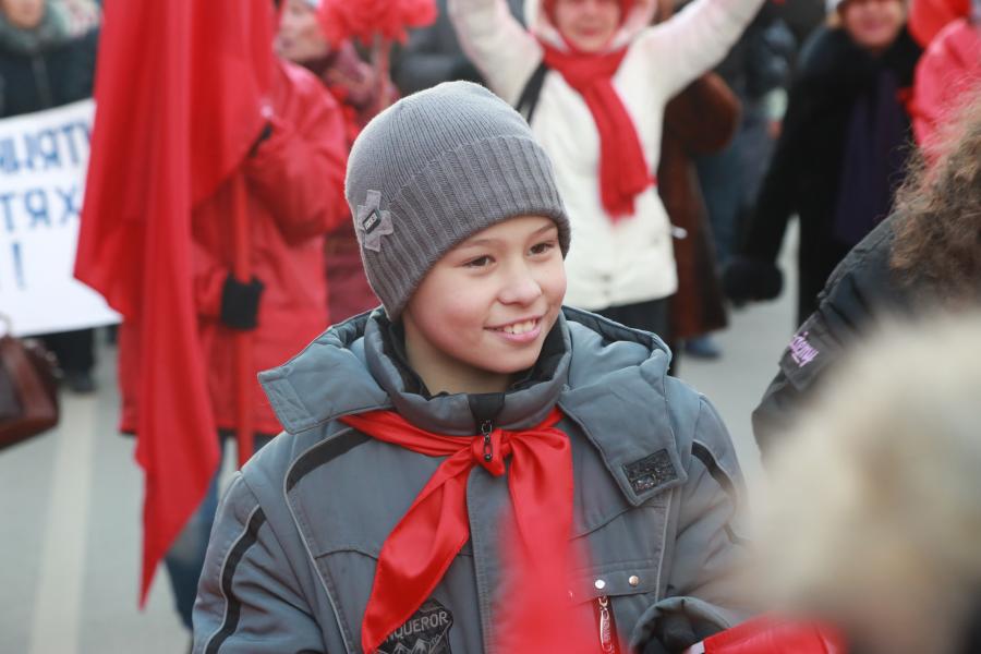 Верный труда. Слава КПРФ. Магнитогорск демонстрация 7 ноября 2019. Слава человека. Слава из людей.