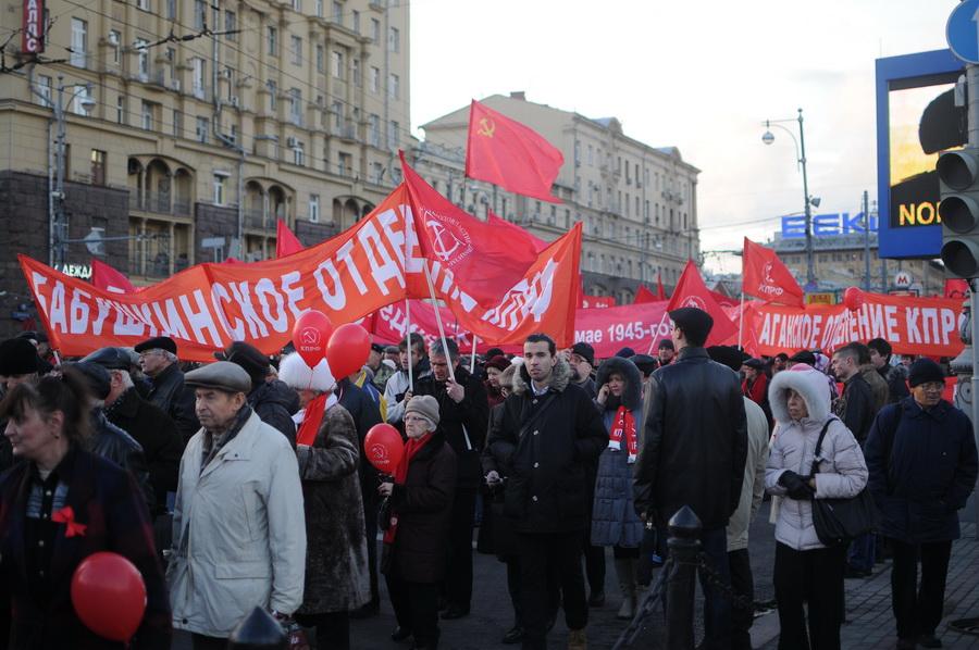 Демонстрация 7 ноября. Демонстрации 7 ноября в Москве в СССР. Шествие в честь Октябрьской революции 7 ноября. Демонстрация в СССР 7 ноября в Новосибирске. Великая Октябрьская Социалистическая революция КПРФ.