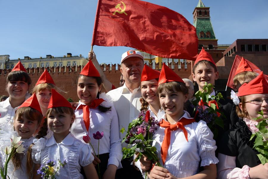 Вставить фото в картинку пионер