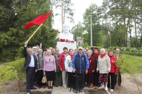 Погода в пречистом ярославской на 14. Поселок Пречистое Ярославская область. Памятники в Пречистом Ярославской области. Памятник Ленину поселка Пречистое. Поселок Пречистое Первомайский район Ярославской области.