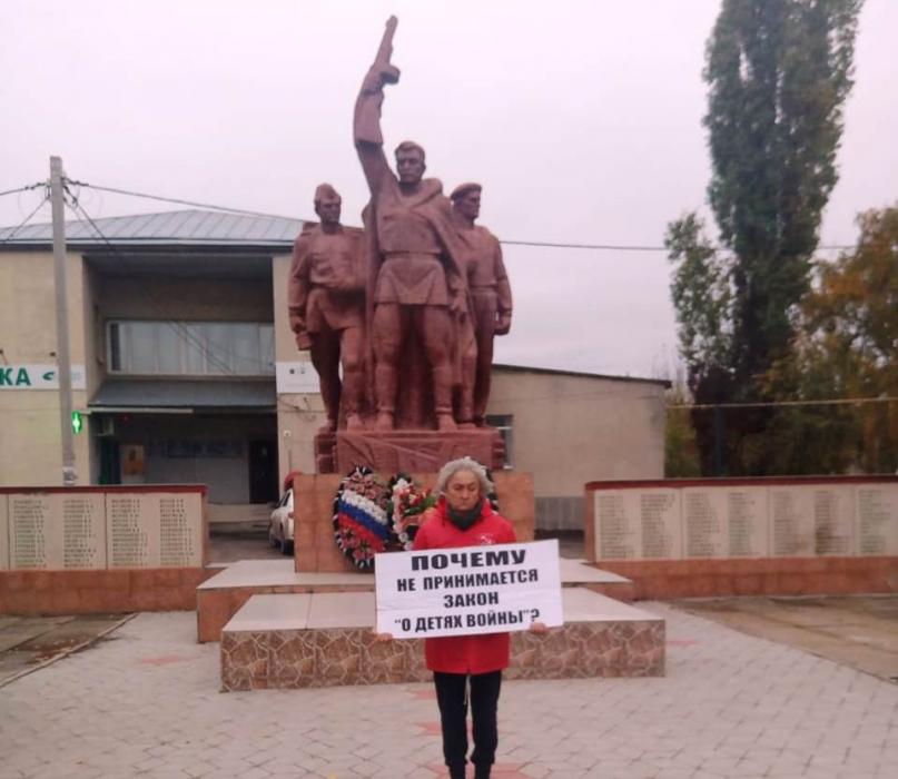 Погода в романовке саратовской. Романовка Саратовская область- памятники. Памятники р.п. Романовка Саратовская. КПРФ за Возрождение Романовки. ЗАГС Романовка Саратовской области.