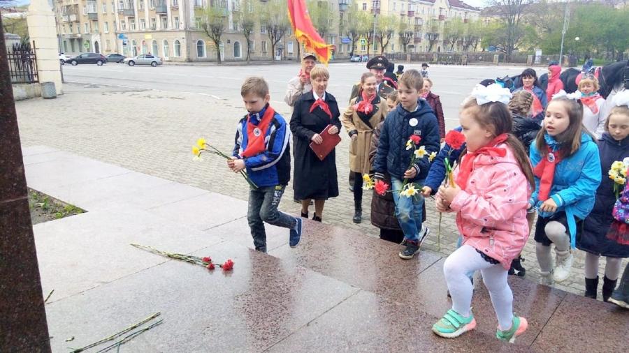 Картинка пионерская линейка